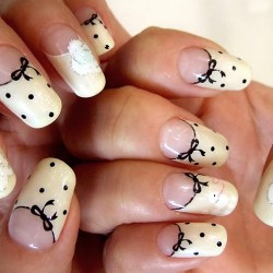 Hollywood french manicure photo