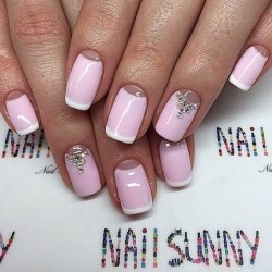 Gentle pink nails photo