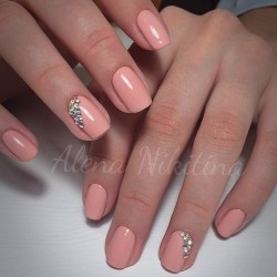 Cream nails photo