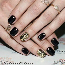 Black-gold nails photo