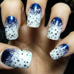 White-dark blue nails photo
