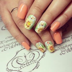 Peach nails photo