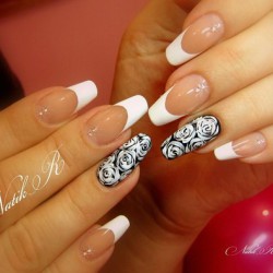 Nails with roses photo