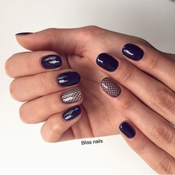 Fishnet nails photo
