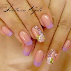Flower nails photo