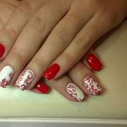 Red white nails photo
