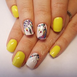 Yellow-white nails photo