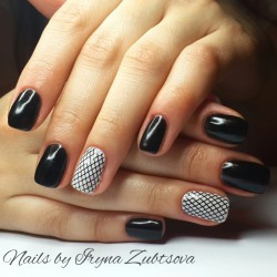 Fishnet nails photo