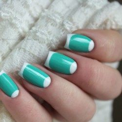 Green and white nails photo