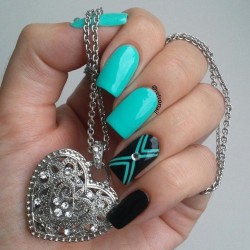 Mint and black nails photo