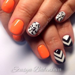 White and orange nails photo