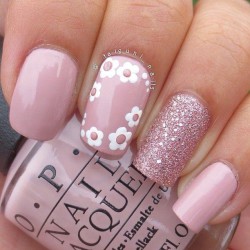 Pink shellac nails photo