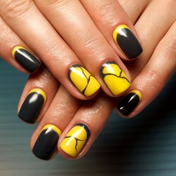 Grey and yellow nails photo