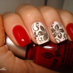 Red gel nails photo