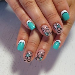 Turquoise and pink nails photo