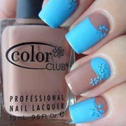 Beige blue nails photo