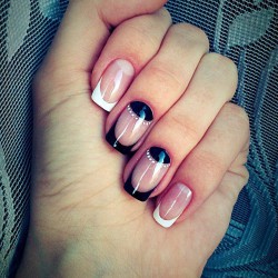 Black and white French manicure photo