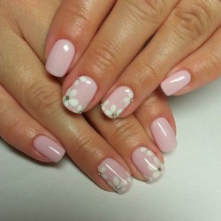 Romantic nails photo