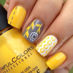 Grey and yellow nails photo