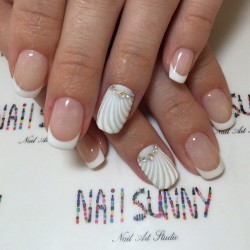Luxurious french nails photo