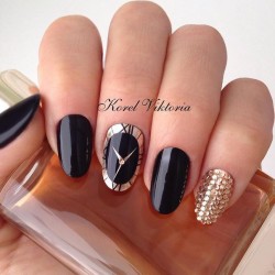 Nails with clock photo