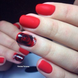 Scarlet nails photo
