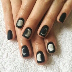Dark shellac nails photo