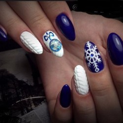 Snowflake nail art photo