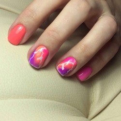 Bright gradient nails photo