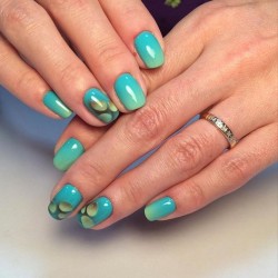 Bright turquoise nails photo