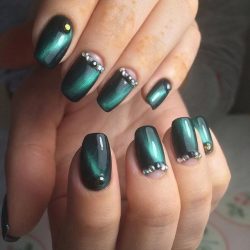 Green nails photo