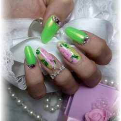 Lime nails photo