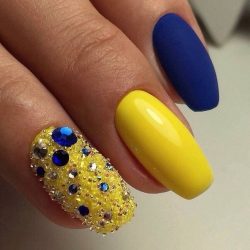 Two-color summer nails photo