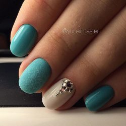 Short turquoise nails photo