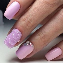 Nails wih pearls photo
