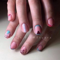 Short geometric nails photo