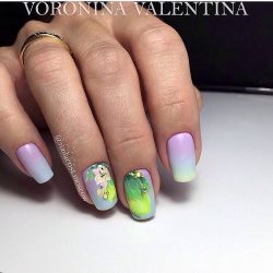 Gradient nails with a transition photo