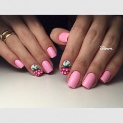 Berry nails photo