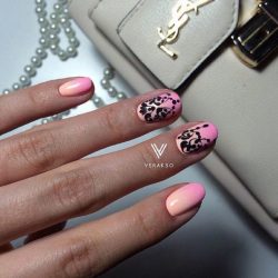 Fashionable gradient nails photo