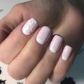 White and pink nail