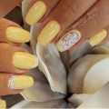 Yellow summer nails