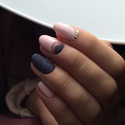 Black and pink nails photo