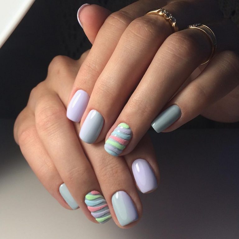 Two-color summer nails