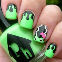 Green and black nails photo