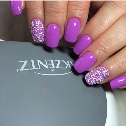 Nails under a lilac dress photo