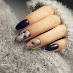 Nails with dandelions photo