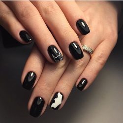Black and white short nail art photo