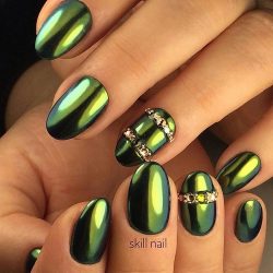 Green nail art photo
