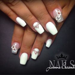 Flower patterns on nails photo
