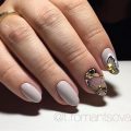 Delicate nails with a butterfly